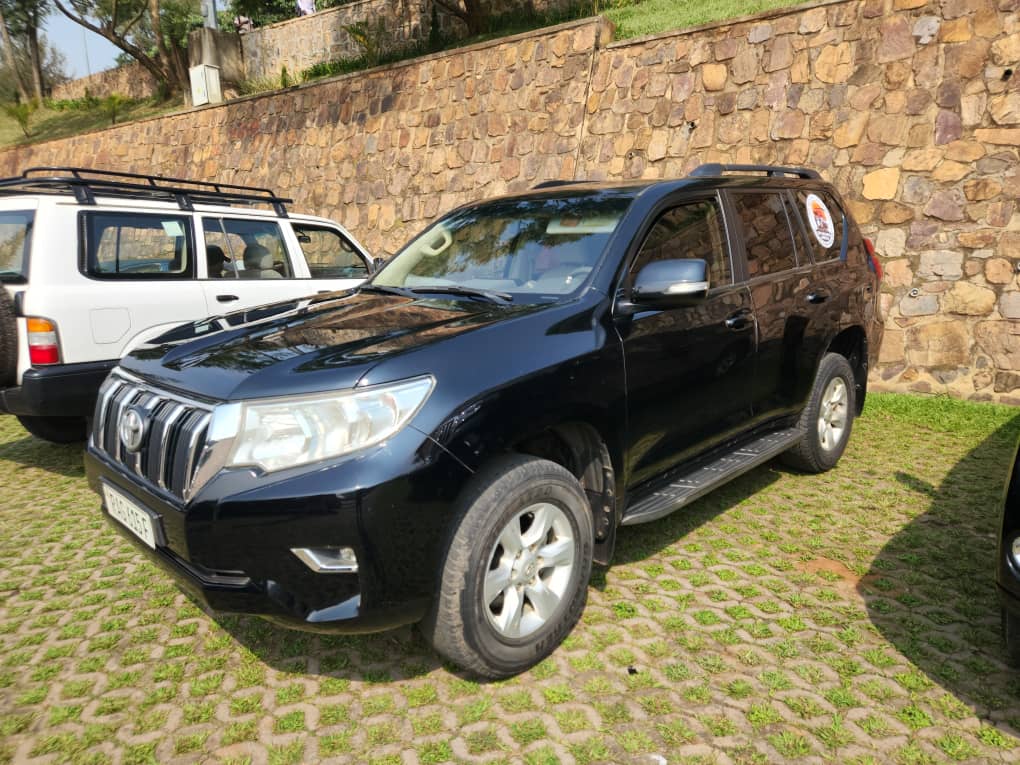 Rwanda car rental by Car Rentals Kigali delivers premium 4x4s, luxury Prados, and family vehicles with rooftop tents. Perfect for city, safari, or cross-border adventures.