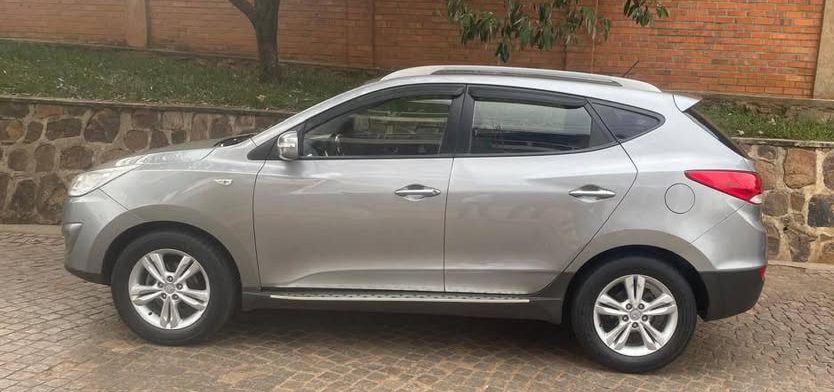 Looking to rent 4x4 a car in Rwanda? Car Rentals Kigali offers affordable 4x4, SUV & budget rentals for self-drive or guided tours. Book now and explore Rwanda your way.