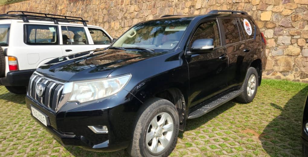 4x4 car rental Rwanda with reliable Land Cruisers and safari vehicles. Explore Rwanda safely with affordable self-drive or chauffeur-driven options.