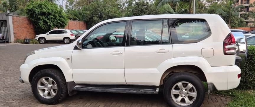 Choose self-drive car hire in Kigali for flexible travel in Rwanda. Reliable cars, clear terms, and support for city trips and safaris.