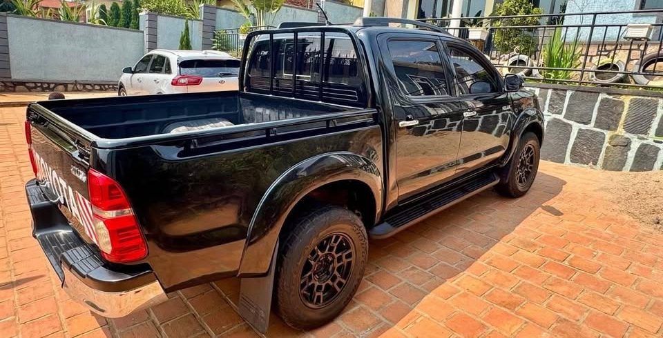 Learn how long-term car hire in Kigali works for NGOs, project teams, and expats, including vehicle options, support, and contract flexibility.