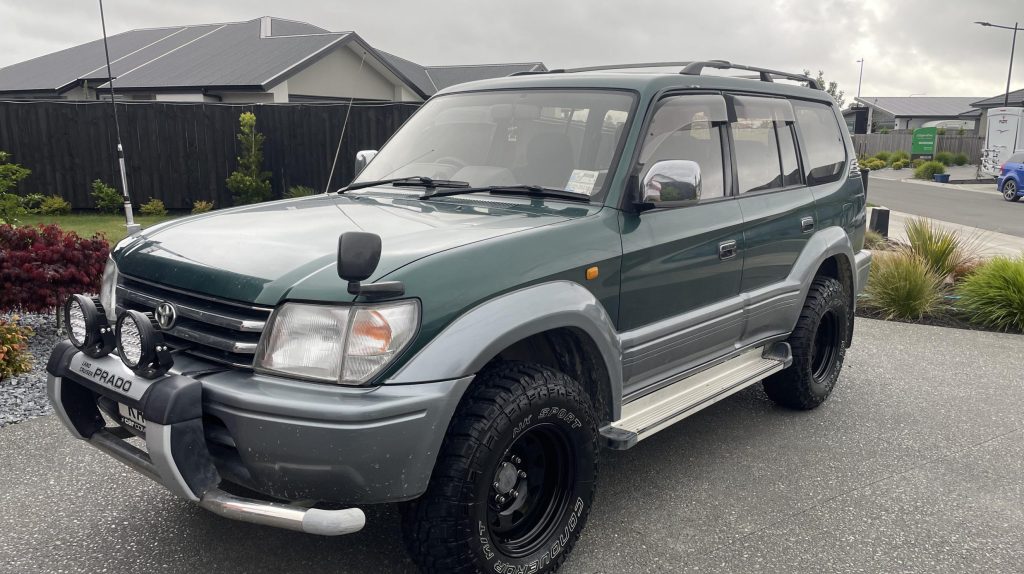 Get answers to common car rental Kigali questions on prices, deposits, insurance, self-drive rules, airport pickup, and booking steps.